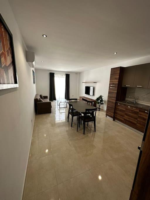 Duplex Penthouse In Gzira Sleeps 6 Daire Dış mekan fotoğraf